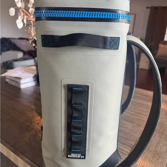 Yeti Hopper Backflip Cooler + Yeti Sidekick Dry - Picture 5 of 9